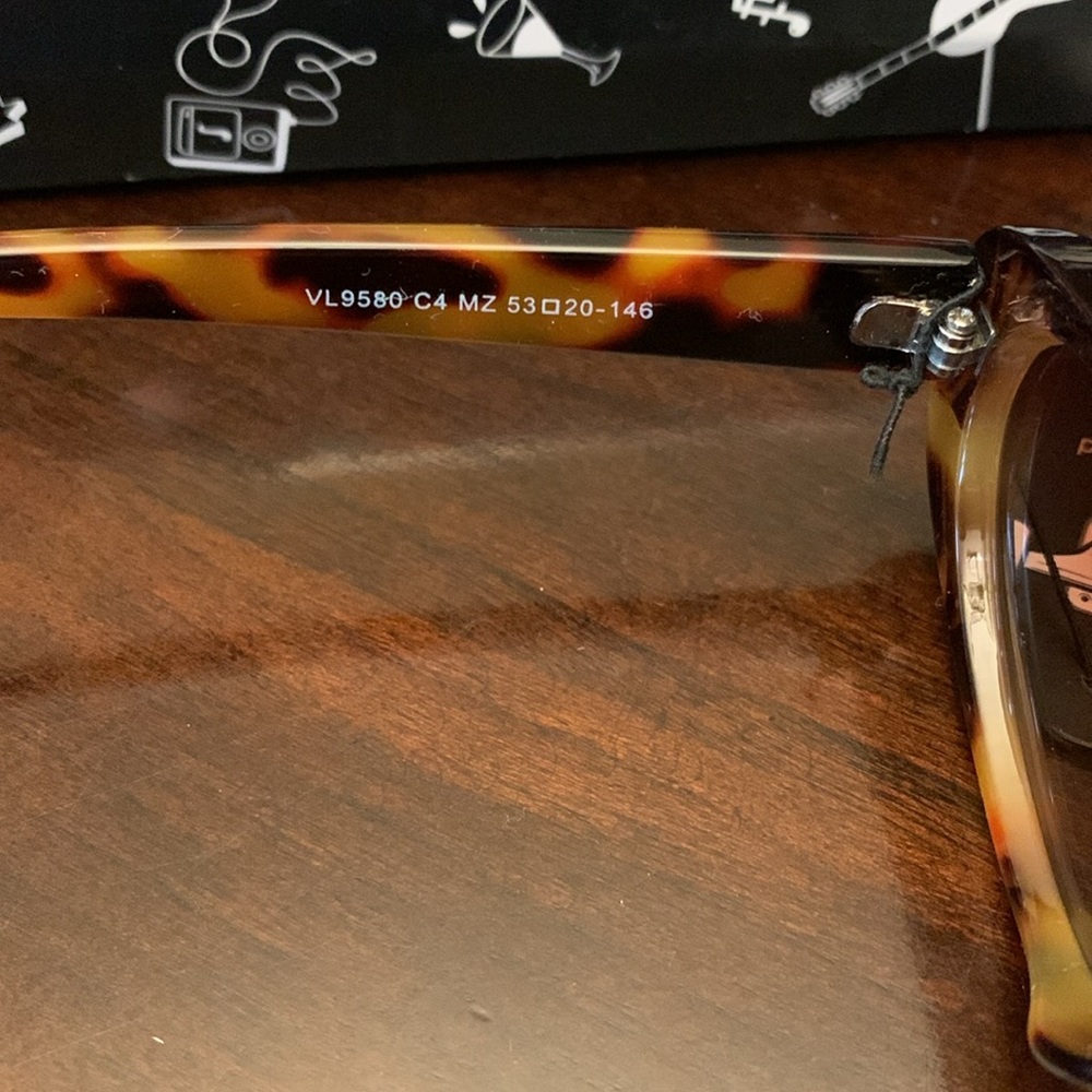 Vanlinker polarized retro tortoise shell sunglasses NIB with cleaning cloth. - Picture 2 of 2
